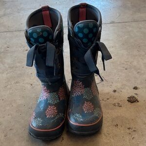 Bogs Blue Floral Kids snow boots